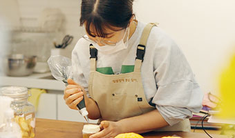 달콤함에 꽃을 담아